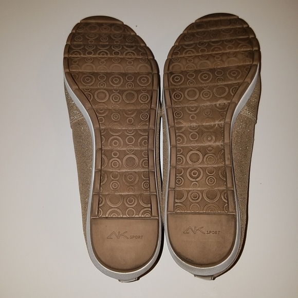 Anne Klein slip on sneaker, size 9, gold color - Picture 3 of 6